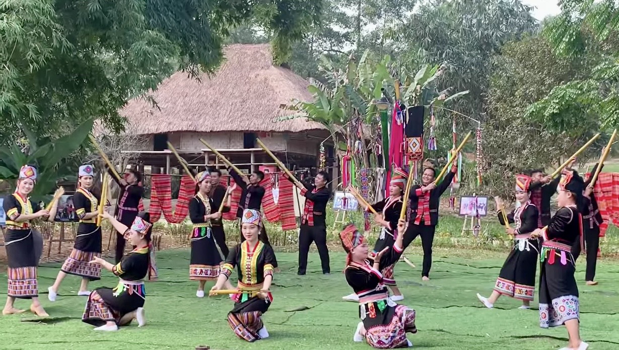 Dân ca, dân vũ, dân nhạc dân tộc Khơ Mú - Hồn thiêng văn hóa núi rừng Tây Bắc