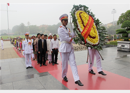 Cộng đồng Chăm, H’rê, Raglai thăm Lăng Bác