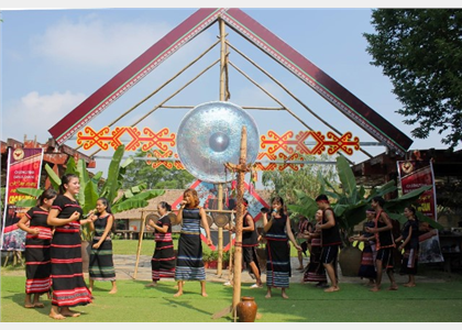 Cùng đồng bào Tây Nguyên “Xôn xang, mênh mang cao nguyên” 