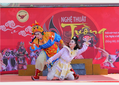  Đến Làng “Chúng ta cùng xem và hiểu về nghệ thuật Tuồng”