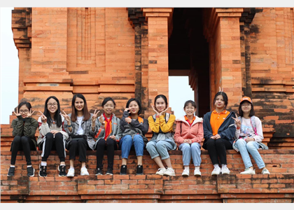 Các em học sinh trải nghiệm “Ngôi nhà chung”