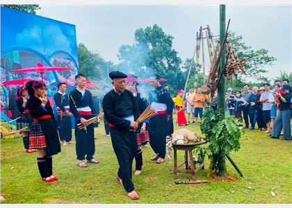 Lễ hội Gầu Tào của người Mông ở Lai Châu được tái hiện tại 