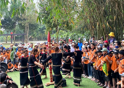  “Cao nguyên rộn ràng vui Tết độc lập”: Khám phá âm vang Tây Nguyên sống động tại Làng Văn hóa - Du lịch các dân tộc Việt Nam 