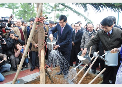 Chủ tịch nước thăm Làng Văn hóa - Du lịch các dân tộc Việt Nam