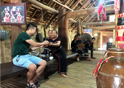 Đến 