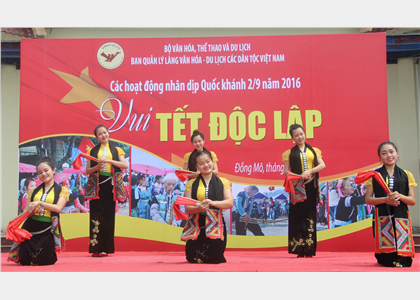 Cộng đồng các dân tộc Vui Tết độc lập tại 