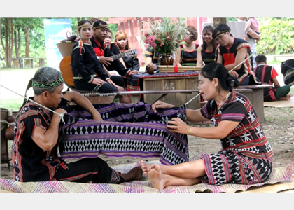 Lắng đọng lời hát ru “Từ tay mẹ”