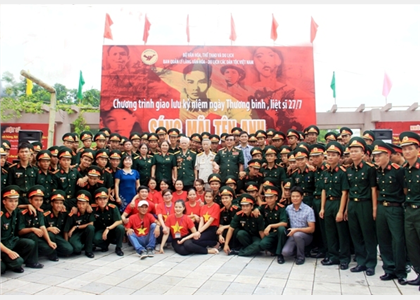 Chương trình giao lưu “Sáng mãi tên anh” 