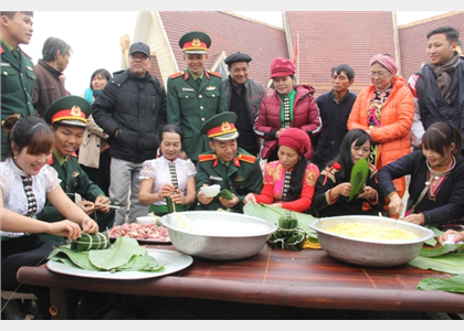 Khai mạc Chương trình “Gói bánh chưng xanh cùng người nghèo ăn Tết” năm 2018