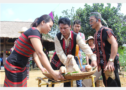 Cùng cộng đồng dân tộc Tà Ôi tổ chức lễ Gieo hạt