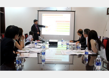 Ban Quản lý làm việc với nhà đầu tư đến từ Hồng Kông
