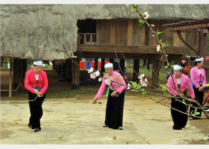  Rộn ràng “Bản làng vui Tết đón Xuân”