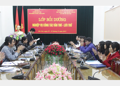 Khai giảng lớp bồi dưỡng nghiệp vụ công tác Văn thư - Lưu trữ