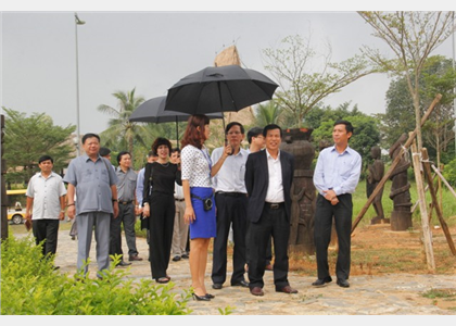 Thứ trưởng Bộ VHTT&DL Nguyễn Ngọc Thiện thăm và làm việc tại Làng VHDL các DTVN