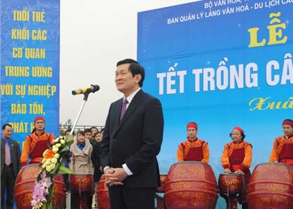 Chủ tịch nước Trương Tấn Sang thăm Làng VHDL các DTVN xuân Nhâm Thìn 2012