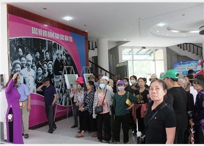 Những hình ảnh du khách tham quan “Làng” nhân dịp ngày sinh nhật Bác (19/5/2020)