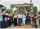Phu nhân Thủ tướng Nhật Bản và Phu nhân Thủ tướng Việt Nam tham quan Làng Văn hóa - Du lịch các dân tộc Việt Nam