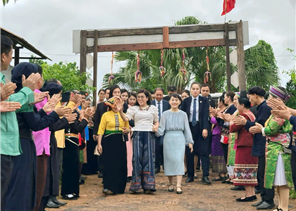 Phu nhân Thủ tướng Nhật Bản và Phu nhân Thủ tướng Việt Nam tham quan Làng Văn hóa - Du lịch các dân tộc Việt Nam
