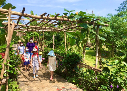  Du khách đến tham quan “Ngôi nhà chung” trong ngày đầu mở cửa trở lại