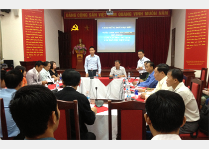 Đoàn cán bộ UB TƯMT Lào xây dựng đất nước tham quan “Làng”