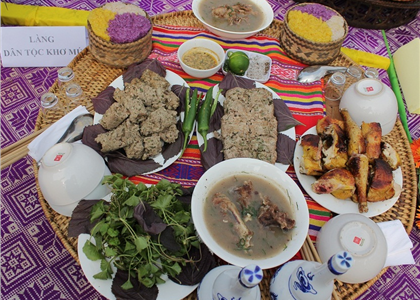 Đến “Làng” thưởng thức ẩm thực của dân tộc Khơ Mú