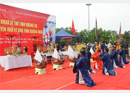 Tư liệu và hình ảnh tái hiện Lễ khao lề thế lính Hoàng Sa tại Làng 