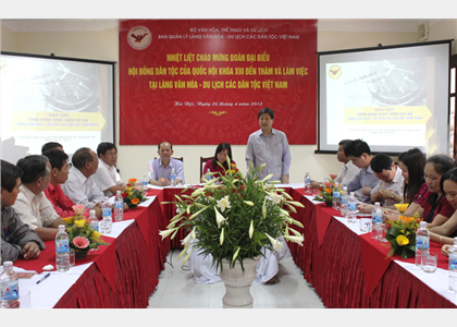 Hội đồng DT của QH đến thăm và làm việc tại“Ngôi nhà chung” của cộng đồng 54 dân tộc Việt Nam